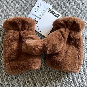 NWT Apparis Faux Fur Fingerless Gloves Brown